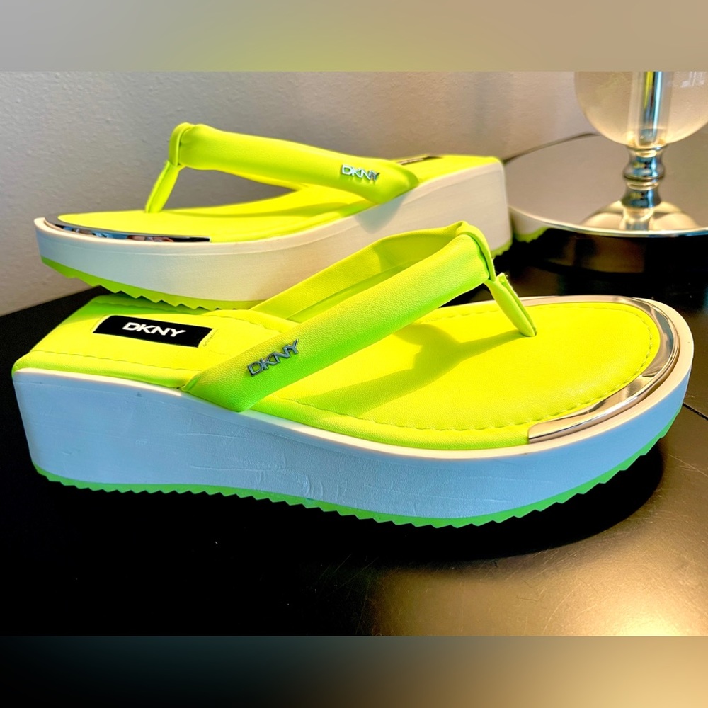 NEW DKNY Sandals size 7.5